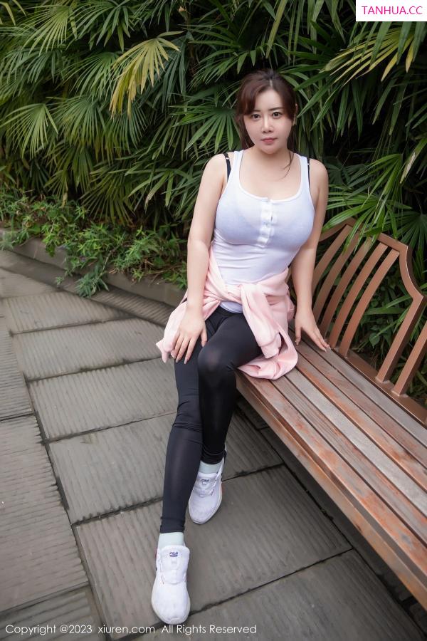 王格 王婉悠 [XiuRen]高清写真图 2023.03.09 No.6386 王婉悠Queen 运动服美臀第18张图片